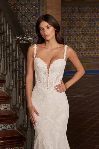 La Femme Style No.B1473 #3 frontface vertical cropped thumbnail