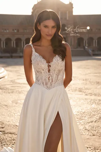 La Femme Style No.B1477 #4 frontface vertical cropped thumbnail