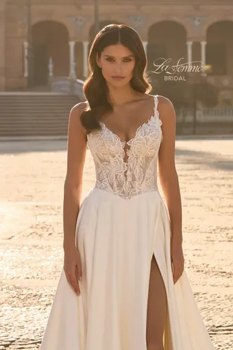 La Femme Style No.B1477 #5 frontface vertical cropped thumbnail