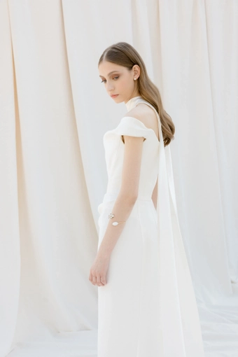 Divine Atelier Kaya #2 default backface vertical cropped thumbnail