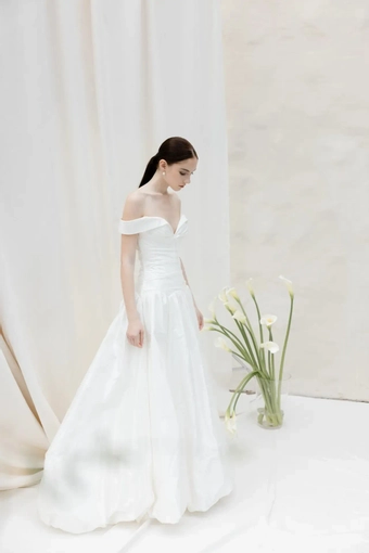 Divine Atelier Sandra #2 frontface vertical thumbnail