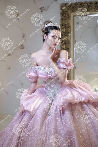 Albertho Hernandez Coquette #4 frontface vertical cropped thumbnail