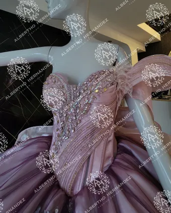 Albertho Hernandez Nuvia #3 frontface vertical cropped thumbnail