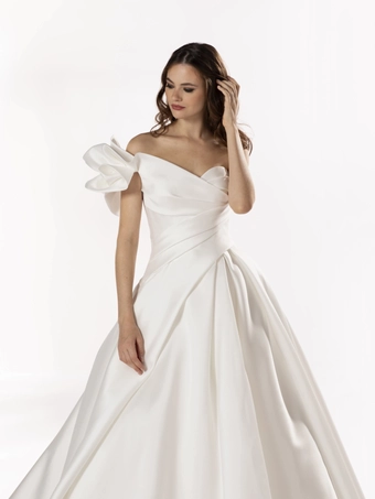 Valentini #E0901 #2 frontface vertical cropped thumbnail