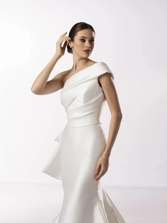 Valentini #E0902 #2 frontface vertical cropped thumbnail