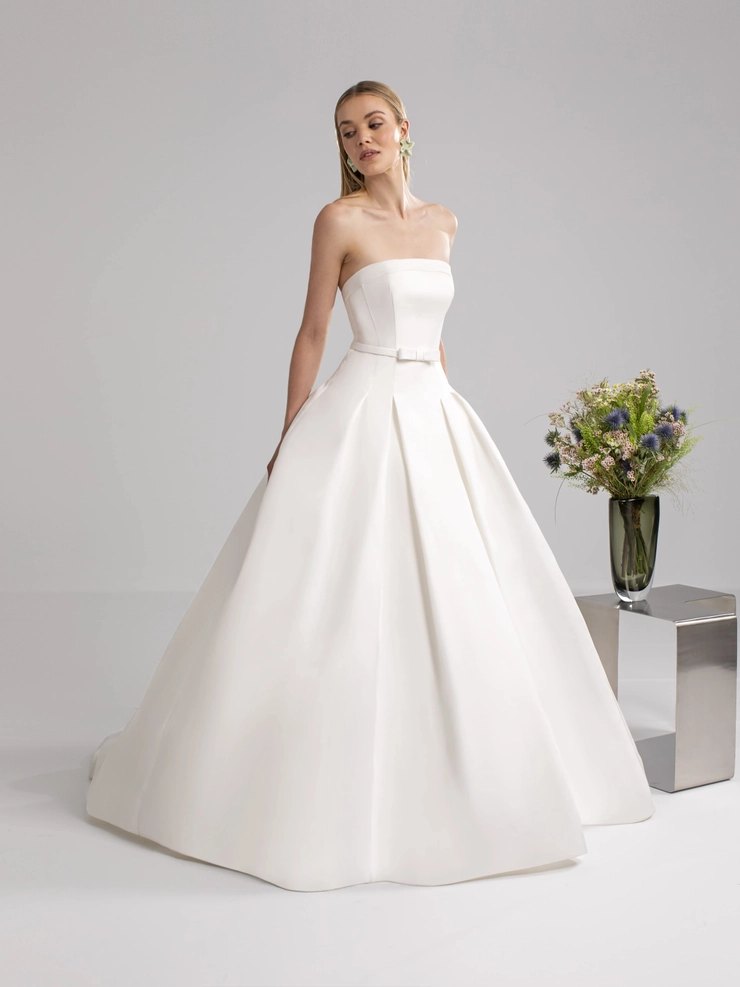 Valentini Style #E0914 Default Thumbnail Image