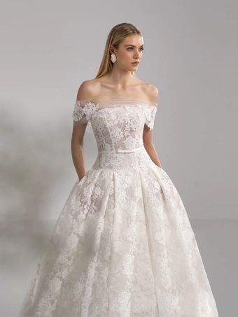 Valentini Style #V1440 #7 frontface vertical cropped thumbnail