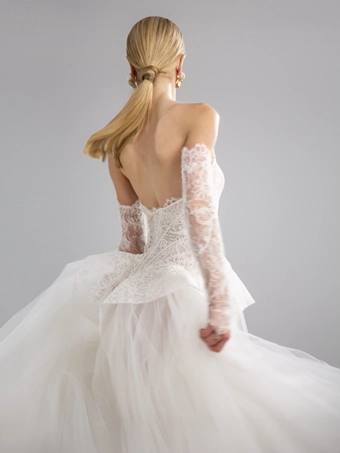 Valentini #V1447 #8 backface vertical cropped thumbnail