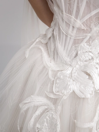 Valentini #V1453 #11 frontface vertical cropped thumbnail