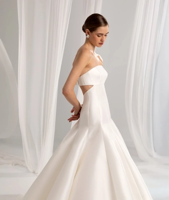 Valentini Style #E0935 #3 frontface vertical cropped thumbnail