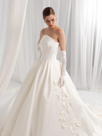 Valentini Style #E0937 #3 frontface vertical cropped thumbnail