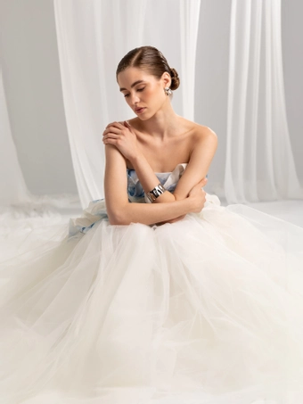 Valentini Style #E0940 #2 frontface vertical cropped thumbnail