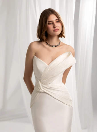 Valentini Style #E0941 #2 frontface vertical cropped thumbnail