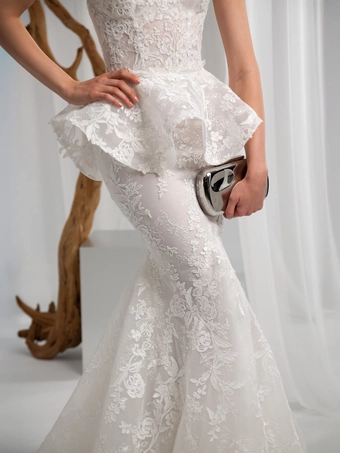 Valentini Style #V1464 #7 frontface vertical cropped thumbnail