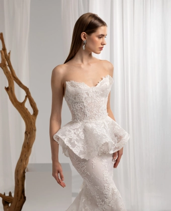 Valentini Style #V1464 #4 frontface vertical cropped thumbnail