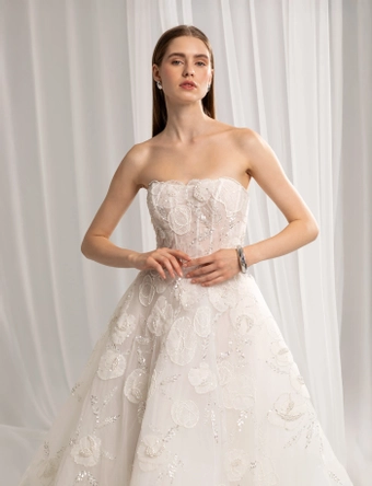 Valentini Style #V1467 #4 frontface vertical cropped thumbnail