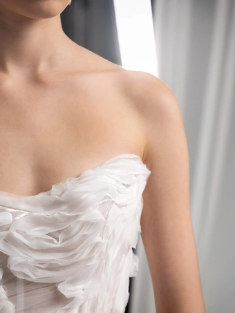 Valentini Style #V1470 #4 frontface vertical cropped thumbnail