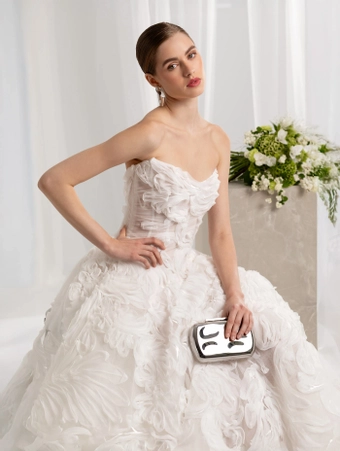 Valentini Style #V1470 #3 frontface vertical cropped thumbnail