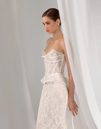 Valentini Style #V1471 #4 frontface vertical cropped thumbnail