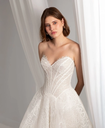 Valentini Style #V1475 #3 frontface vertical cropped thumbnail