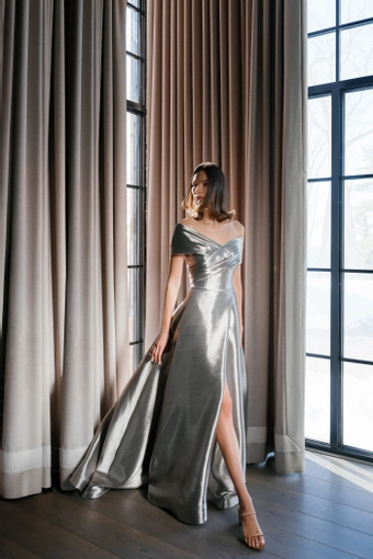 Sareh Nouri Anthem $2 frontface vertical thumbnail