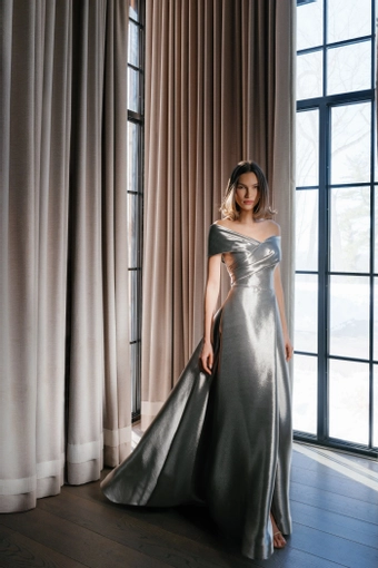 Sareh Nouri Anthem $3 frontface vertical thumbnail