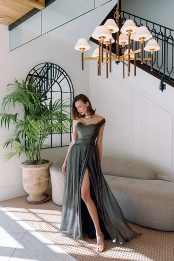 Sareh Nouri Astoria $4 frontface vertical thumbnail