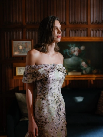 Sareh Nouri Frontier $4 frontface vertical cropped thumbnail