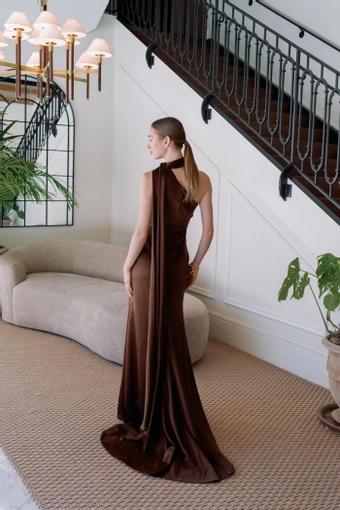 Sareh Nouri Reign $3 default backface vertical thumbnail