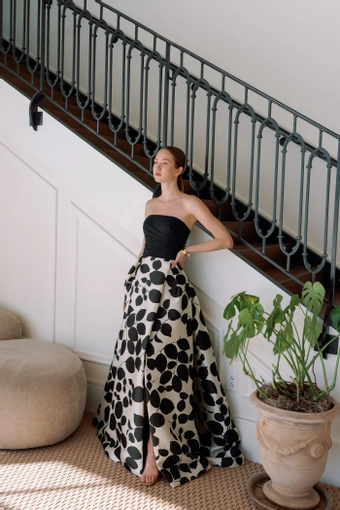 Sareh Nouri Vanderbilt $3 frontface vertical thumbnail