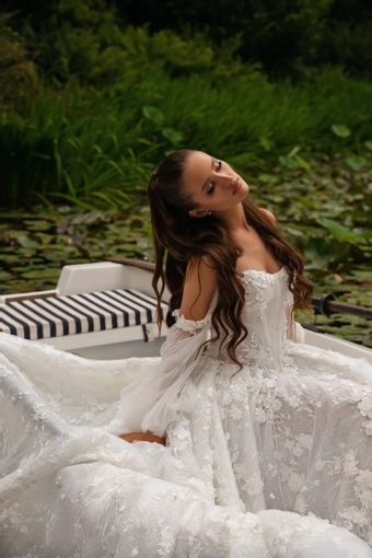 Mistrelli Style #Lavinia #2 frontface vertical cropped thumbnail