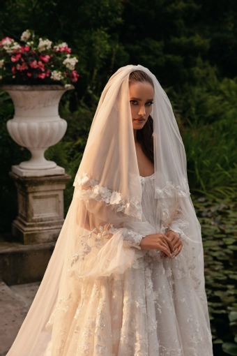 Mistrelli Style #Lavinia #3 frontface vertical cropped thumbnail