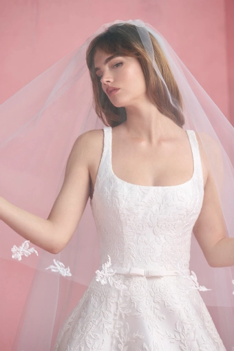 Blue Willow by Anne Barge Style Amelie #3 frontface vertical cropped thumbnail