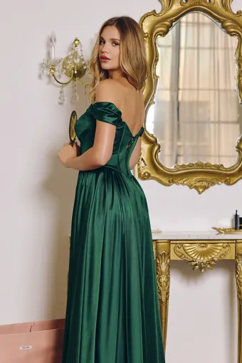 T612 #7 backface vertical cropped thumbnail