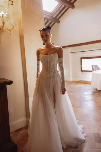 DOMINISS Kaia #1 frontface vertical thumbnail