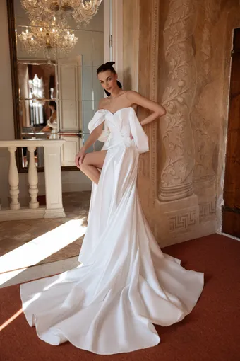 DOMINISS Kalea #1 frontface vertical thumbnail