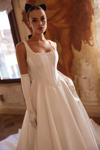 DOMINISS Kalista #2 frontface vertical cropped thumbnail