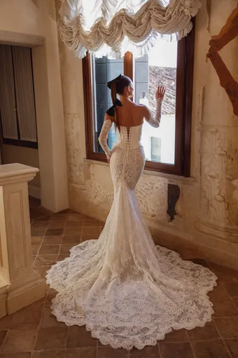 DOMINISS Killian #1 default backface vertical thumbnail