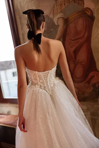 DOMINISS Klair #3 backface vertical cropped thumbnail