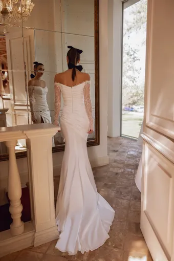 DOMINISS Kris #1 default backface vertical thumbnail