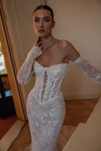 DOMINISS Kristina #4 frontface vertical cropped thumbnail