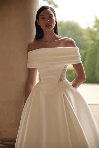 Yedyna YD18320C #5 frontface vertical cropped thumbnail