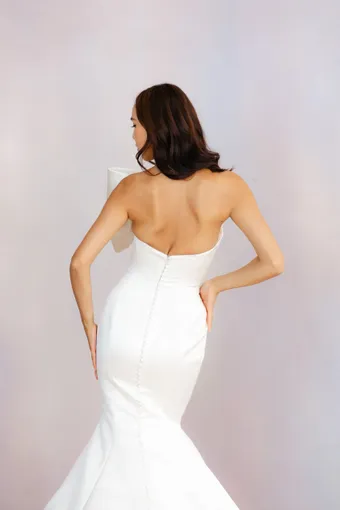 Ines Di Santo Greer #7 backface vertical cropped thumbnail