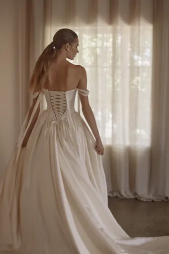 Vagabond Bridal Style #Astra #14 backface vertical cropped thumbnail