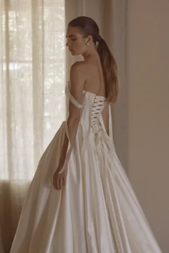 Vagabond Bridal Style #Astra #12 backface vertical cropped thumbnail