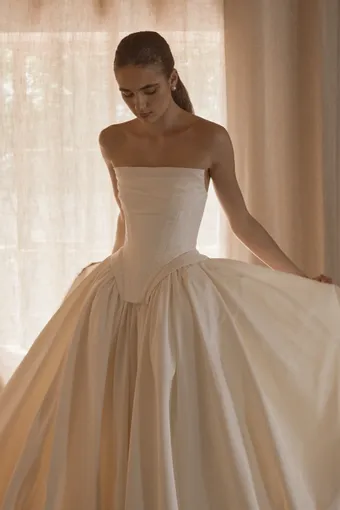 Vagabond Bridal Style #Louis #16 frontface vertical cropped thumbnail