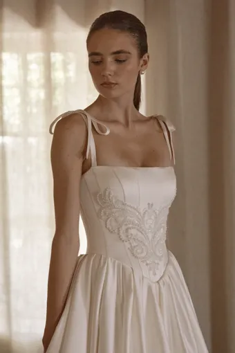 Vagabond Bridal Style #Phoenix #7 frontface vertical cropped thumbnail