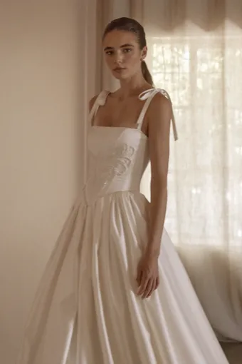 Vagabond Bridal Style #Phoenix #9 frontface vertical cropped thumbnail