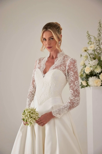 Sassi Holford Catherine #5 frontface vertical cropped thumbnail