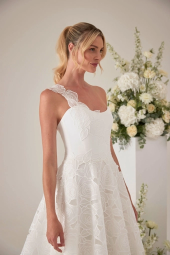 Sassi Holford #Chloe #4 frontface vertical cropped thumbnail